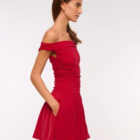 Abercrombie & Fitch Off-Shoulder Ruched Red Mini Dress - Picture 3 of 8